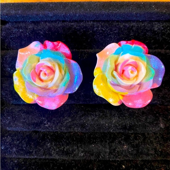 Rainbow rose stud earrings - Picture 1 of 4
